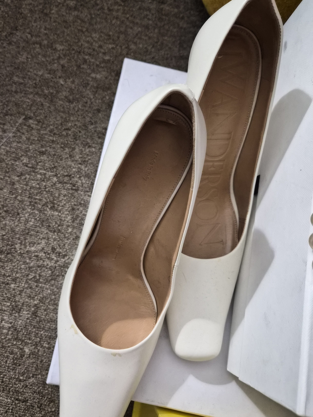 JW ANDERSON Cream Pumps with Gold Sculptural Heel - Picture 4 of 6